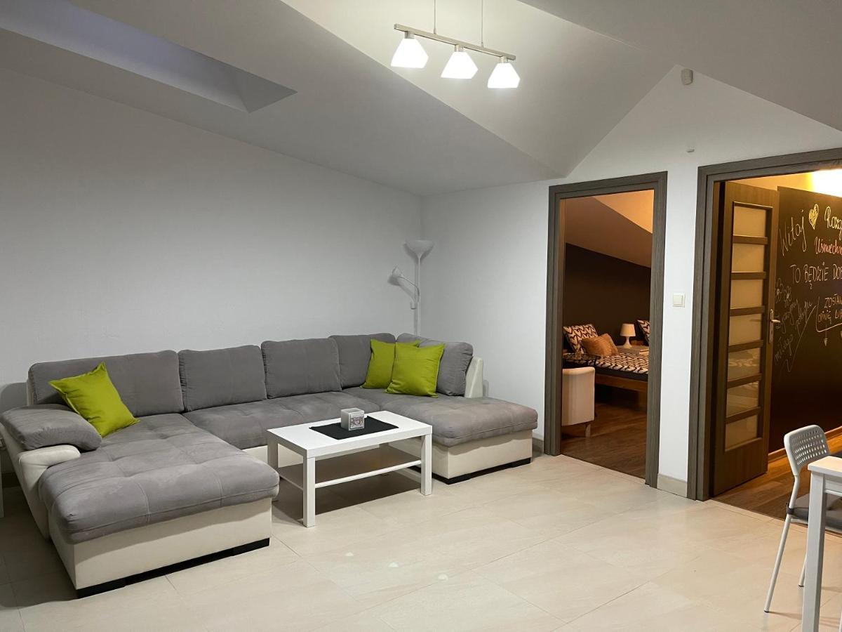 Apartament Rodzinny Ostrowiec Sw ออสตรอเวียตซ์ชเวียนตอกชิสกี ภายนอก รูปภาพ